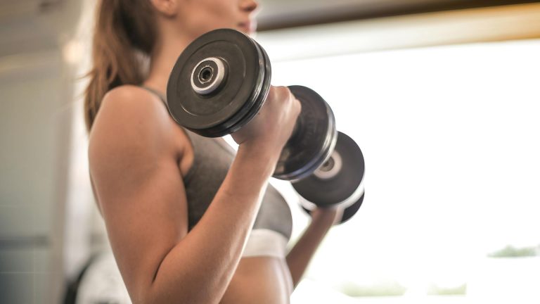 Comment avoir des bras fins : les 5 exercices pour affiner ?